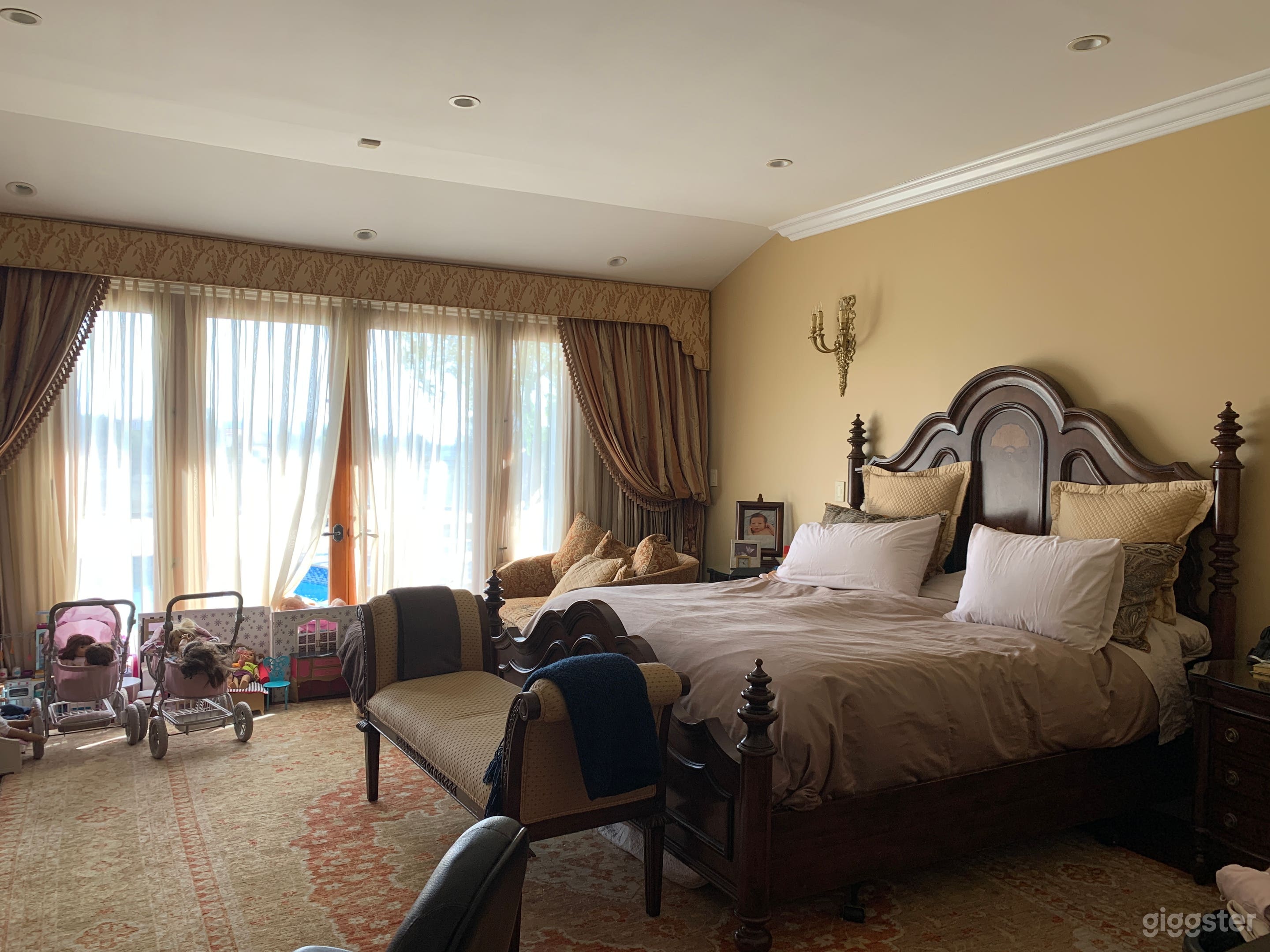 Amazing Views and Pool in Bel Air House Photo 3