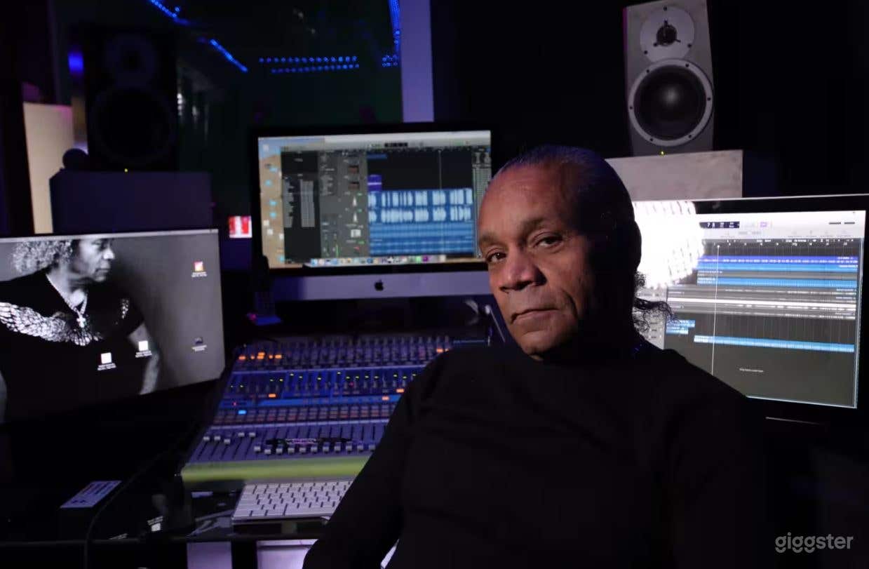 Fully-Equipped Recording Studio  Photo 2