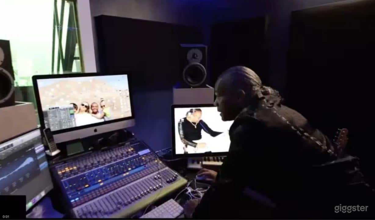 Fully-Equipped Recording Studio  Photo 4