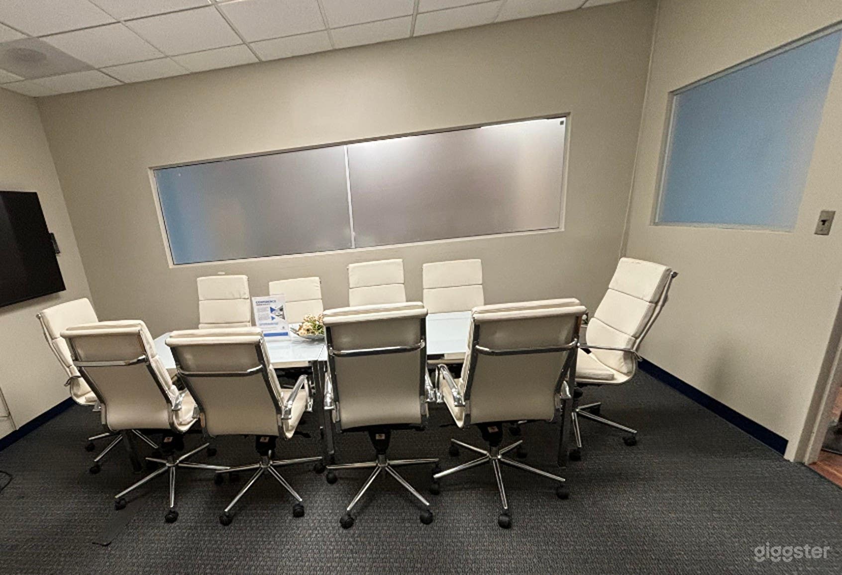 Executive Meeting Suite for 12 Photo 1