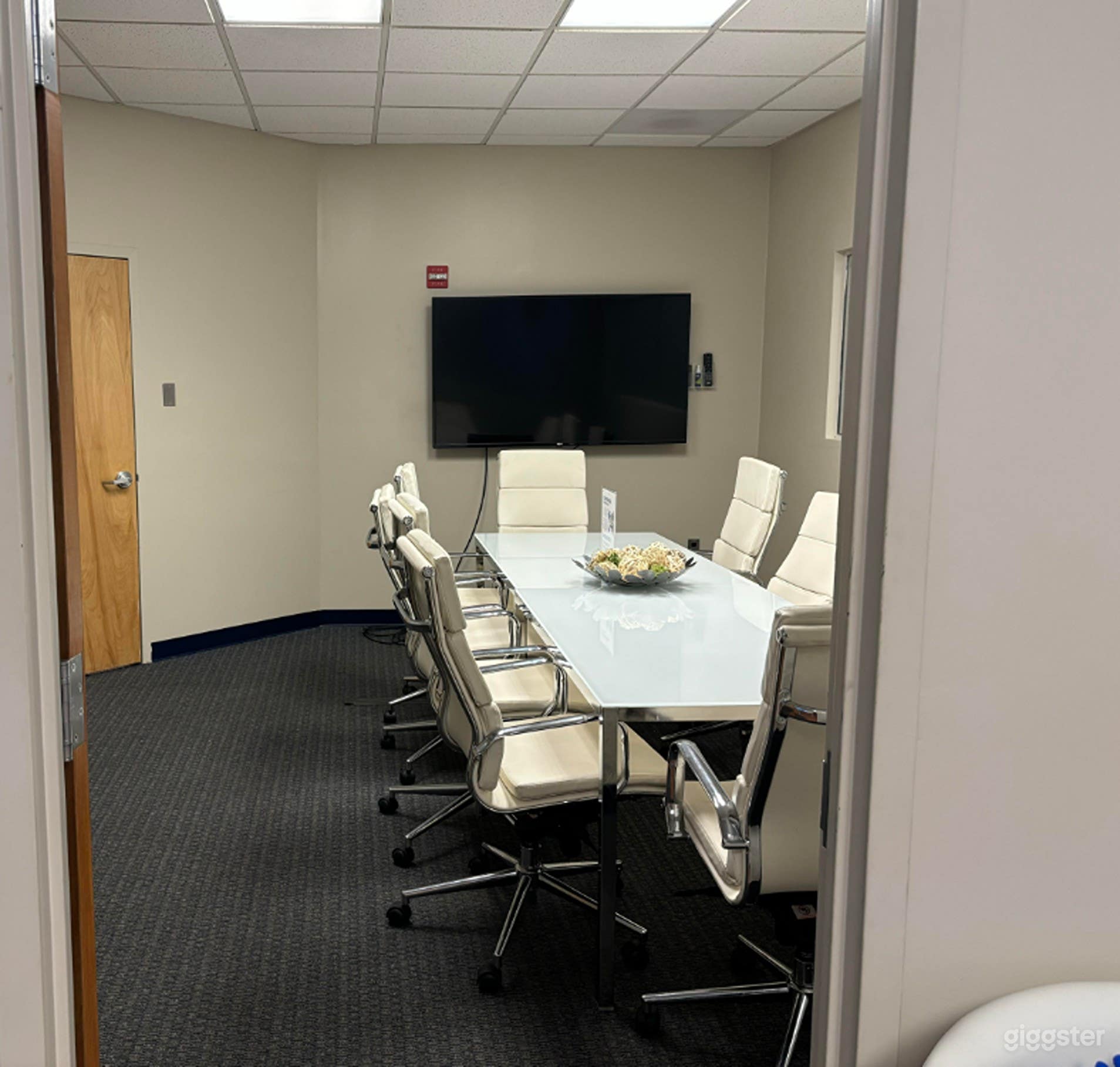 Executive Meeting Suite for 12 Photo 4