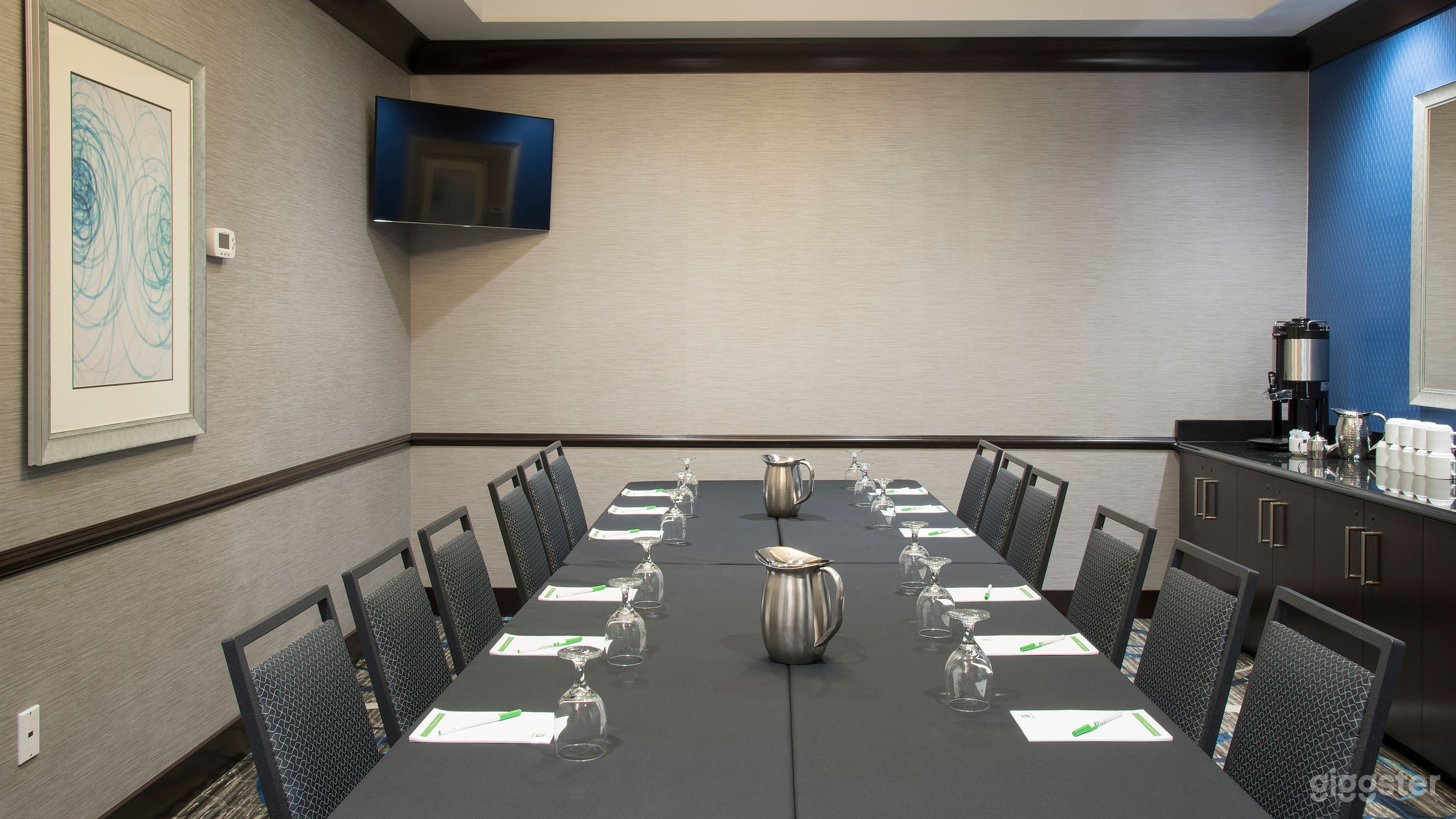 Modern Conference Room Photo 1