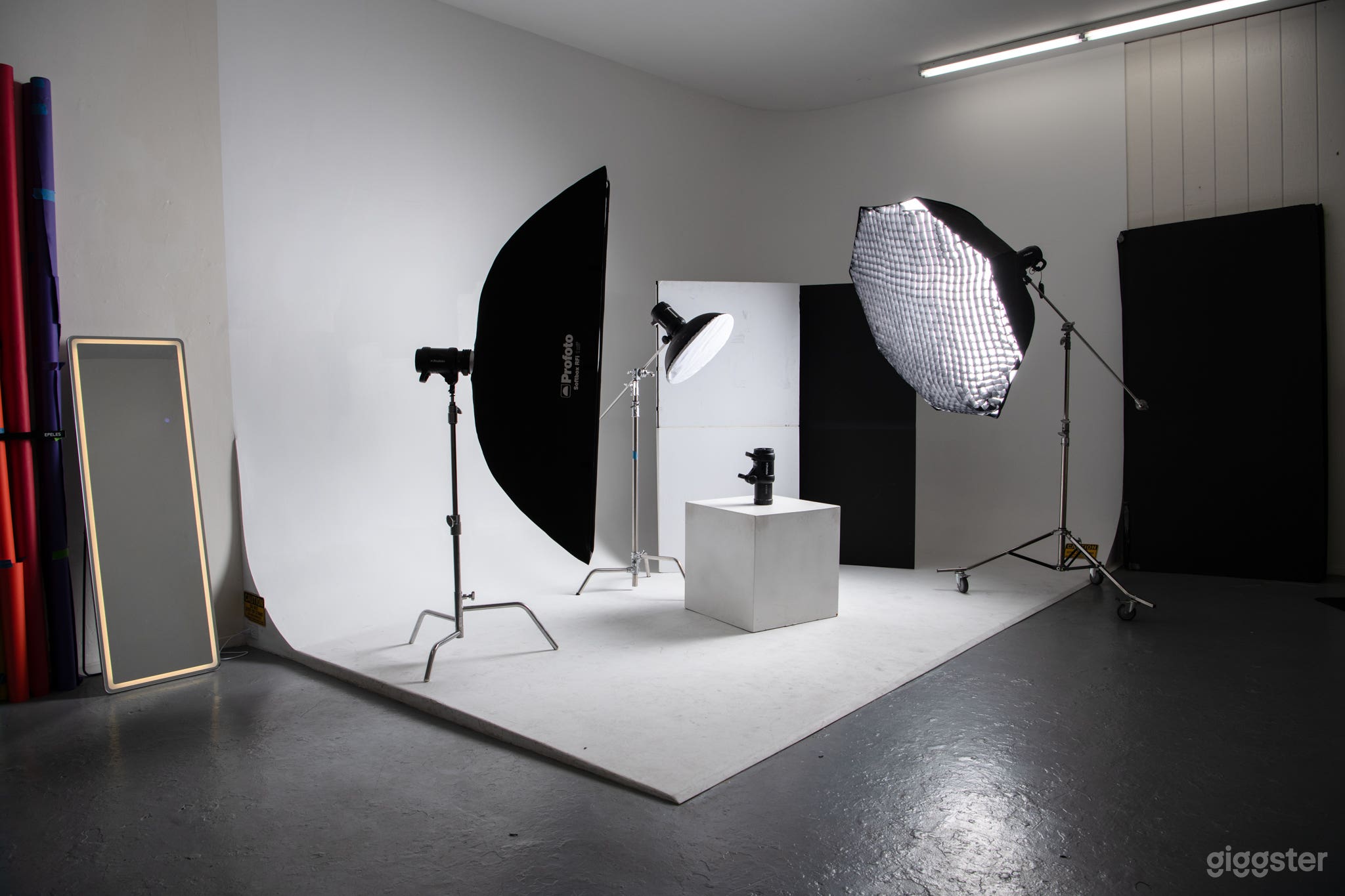 Cyc Wall Photo Studio in Mid City Photo 1