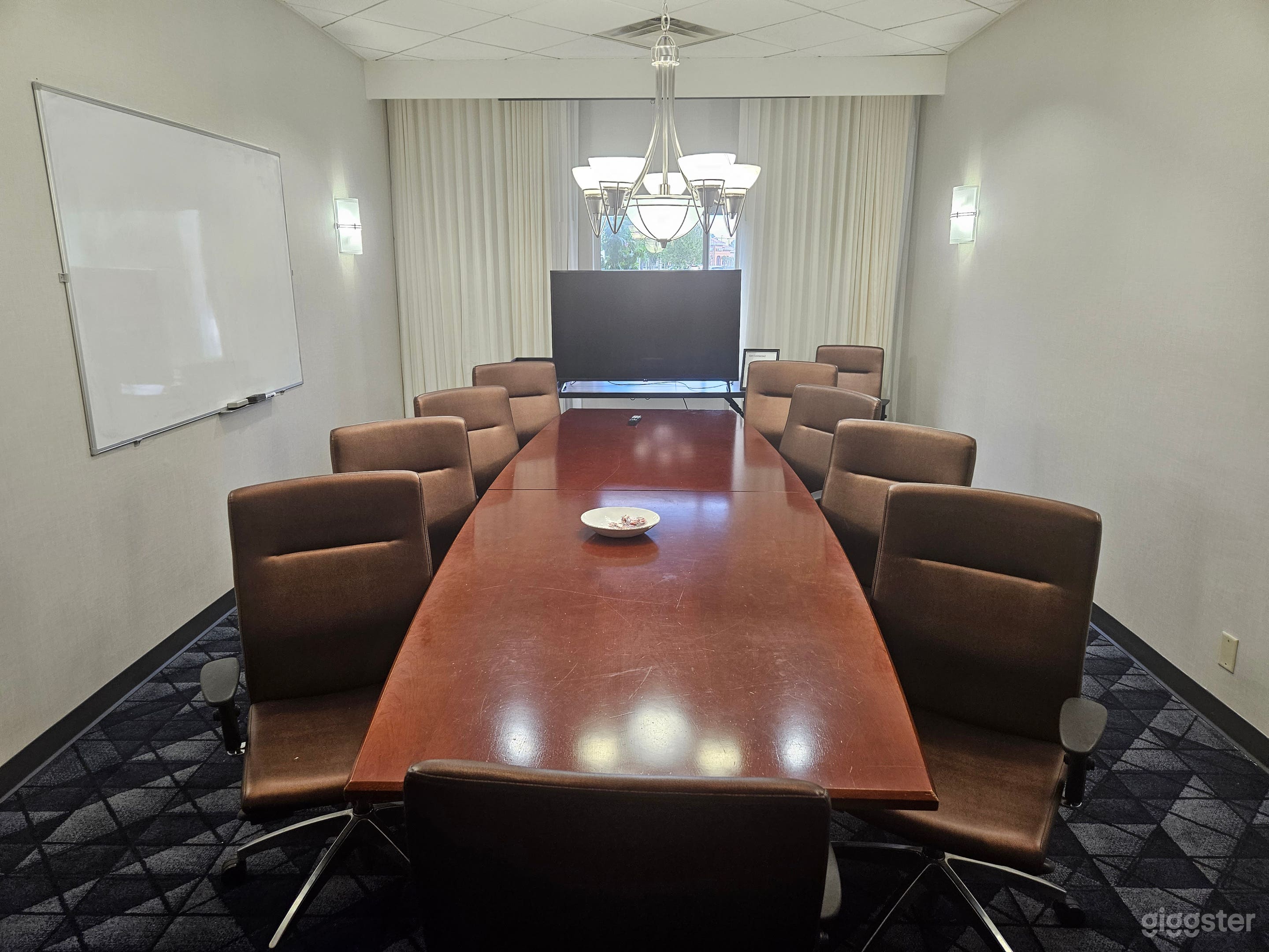 Professional Boardroom Rental Photo 3