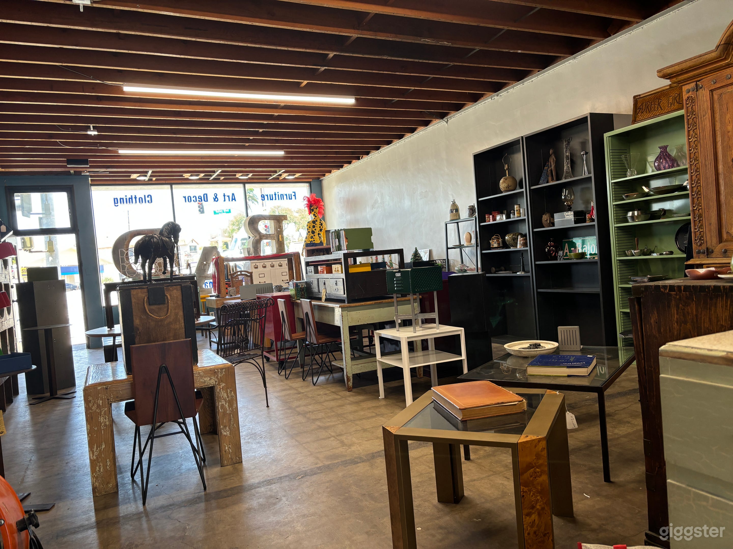 Cool Vintage Furniture Showroom Photo 4