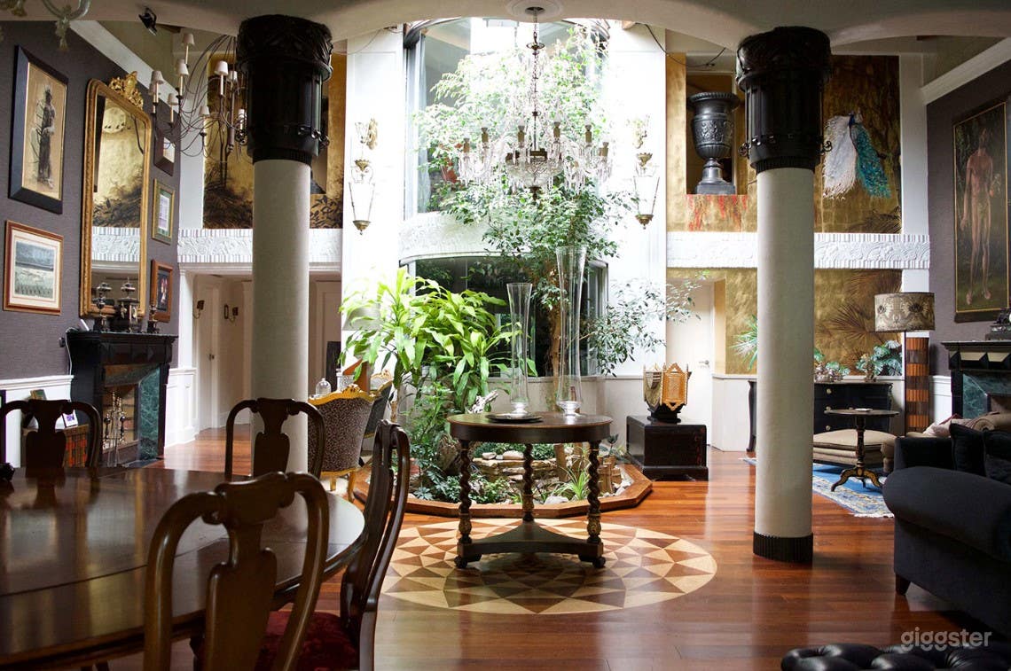 A Beautifully Designed Mansion Photo 4