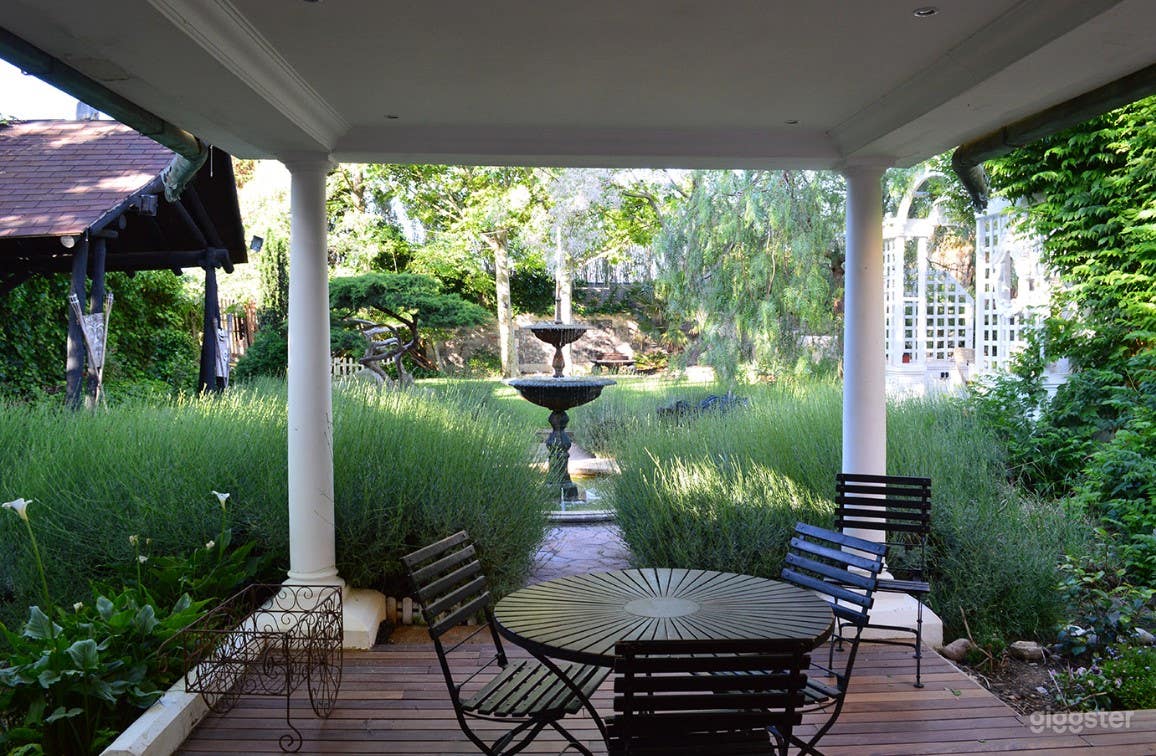 A Beautifully Designed Mansion Photo 3