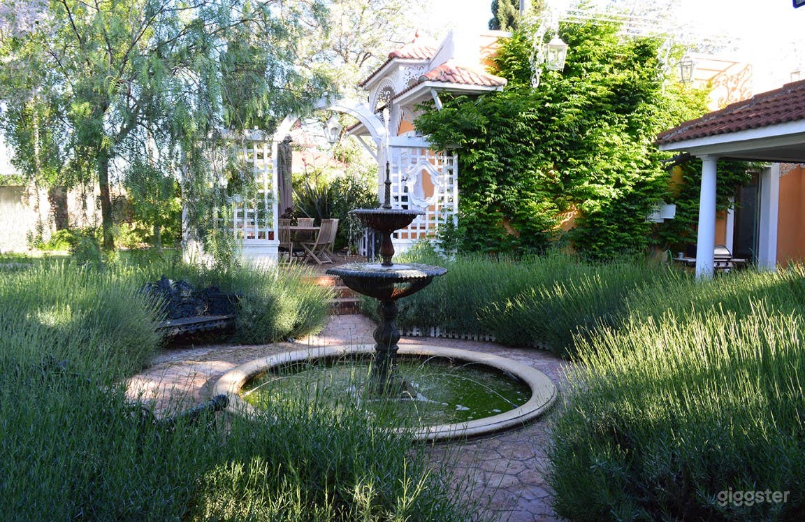 A Beautifully Designed Mansion Photo 2