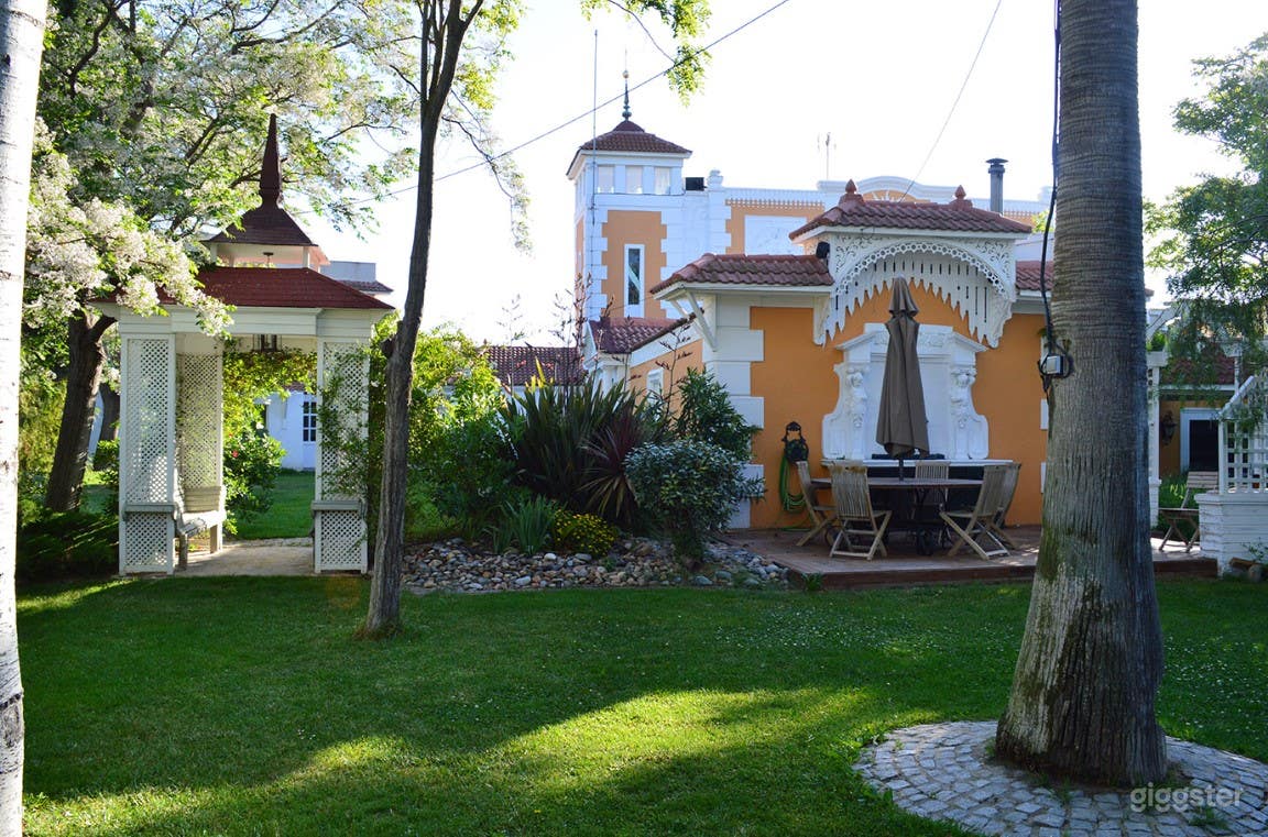 A Beautifully Designed Mansion Photo 1