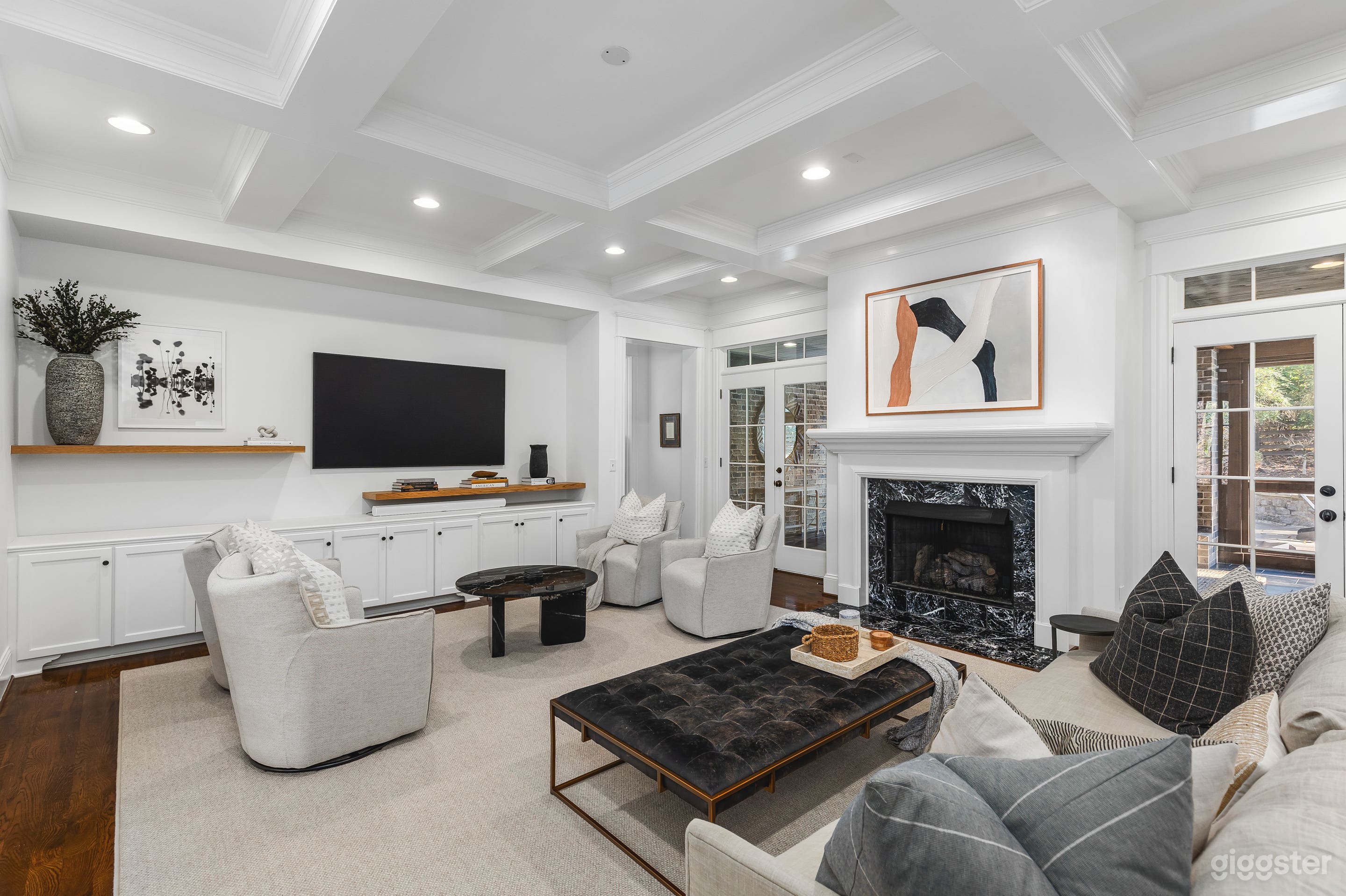 Custom home in peaceful park-like setting Photo 3