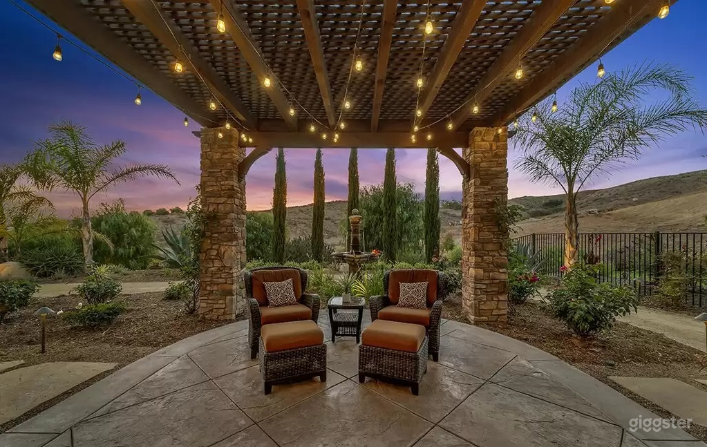 Tuscan Style Villa w Outdoor Oasis Photo 3