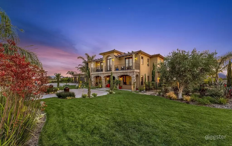  Tuscan Style Villa w Outdoor Oasis 