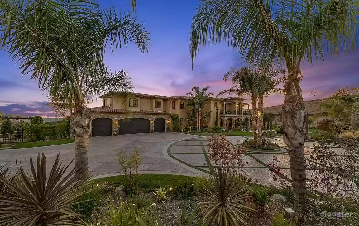 Tuscan Style Villa w Outdoor Oasis Photo 1