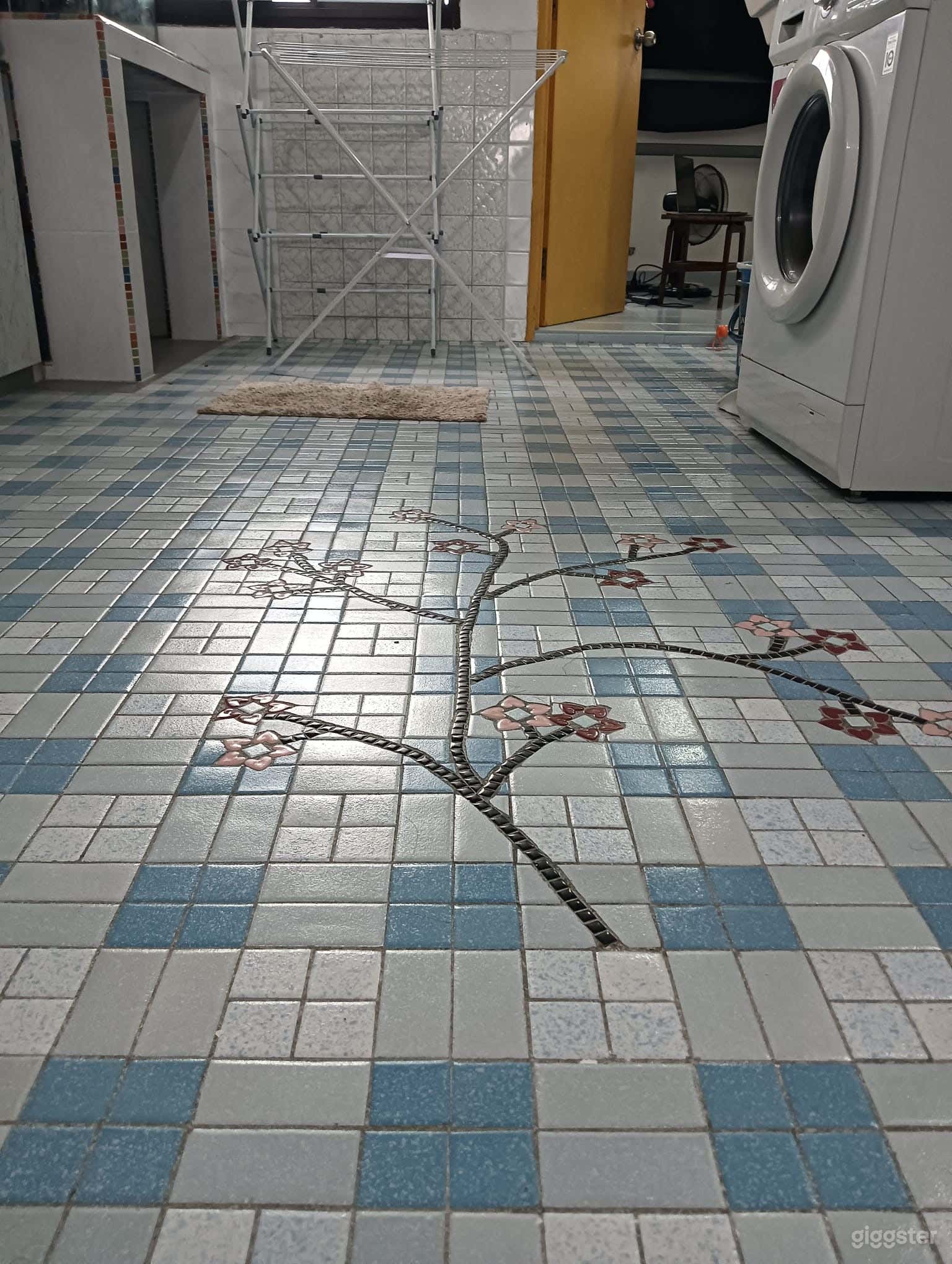 VINTAGE ORIGINAL 1974 HDB (LIVING ROOM AND KITCHEN ONLY) Photo 4
