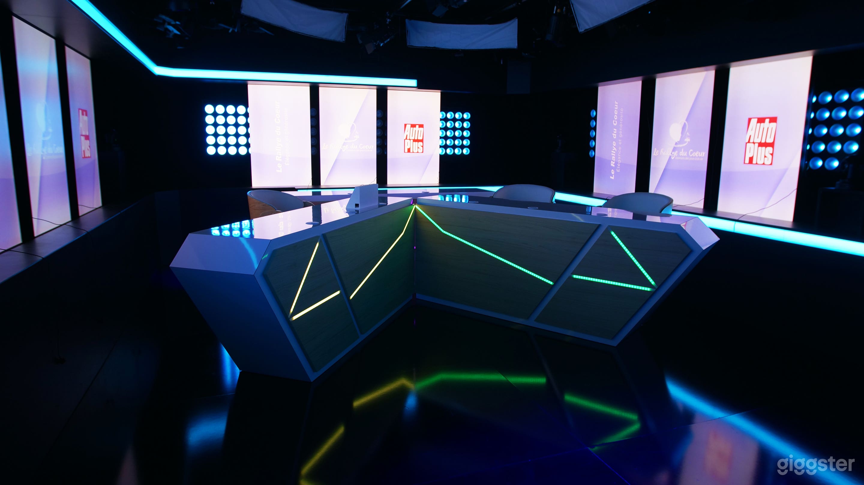 Studio Talk 2 Photo 4