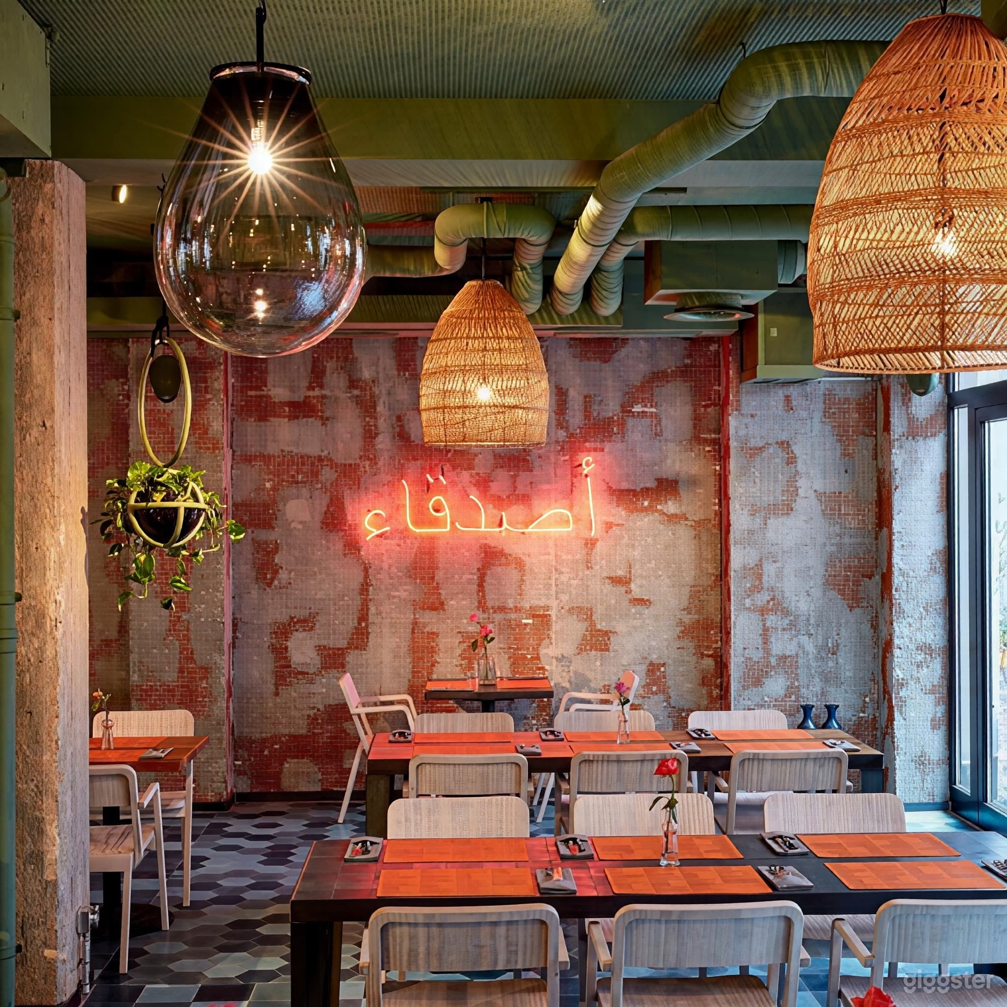 Restaurant und Bar im Industriestil mit Innenhof Foto 4