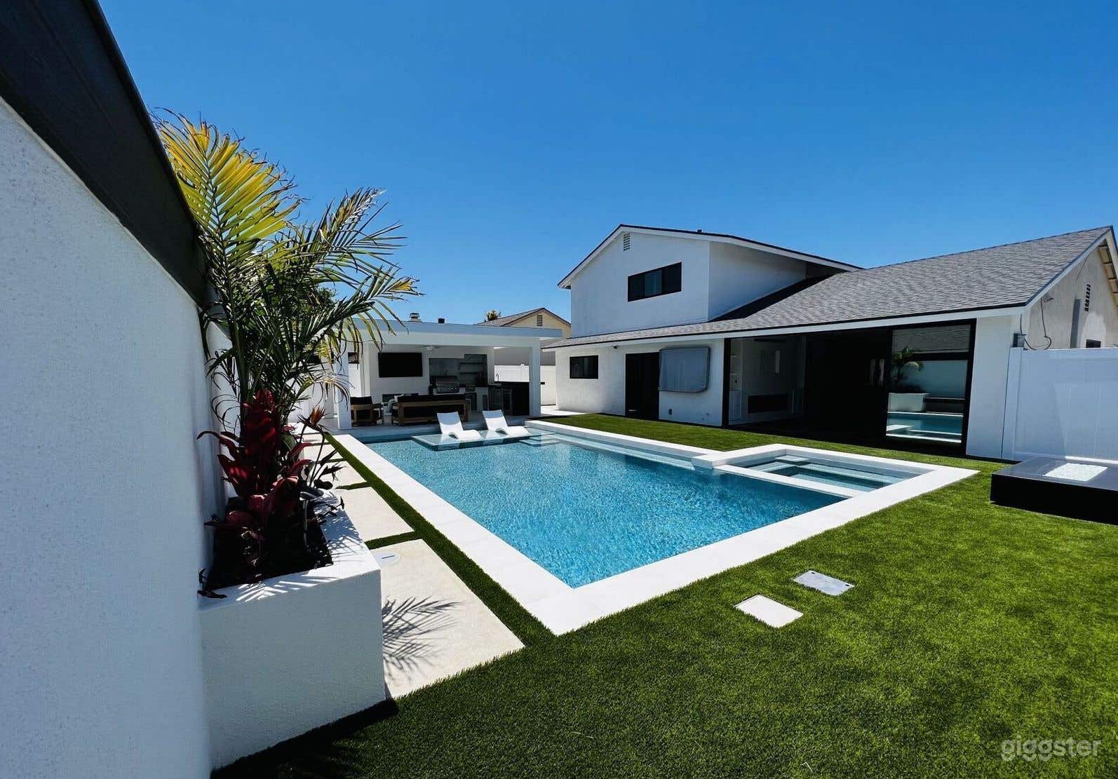 Pool in a Seabreeze-kissed Modern Home Photo 2
