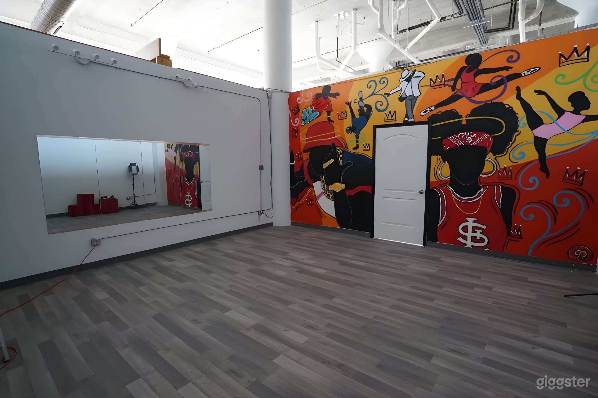 Vibrant Dance/Photography Studio Photo 1