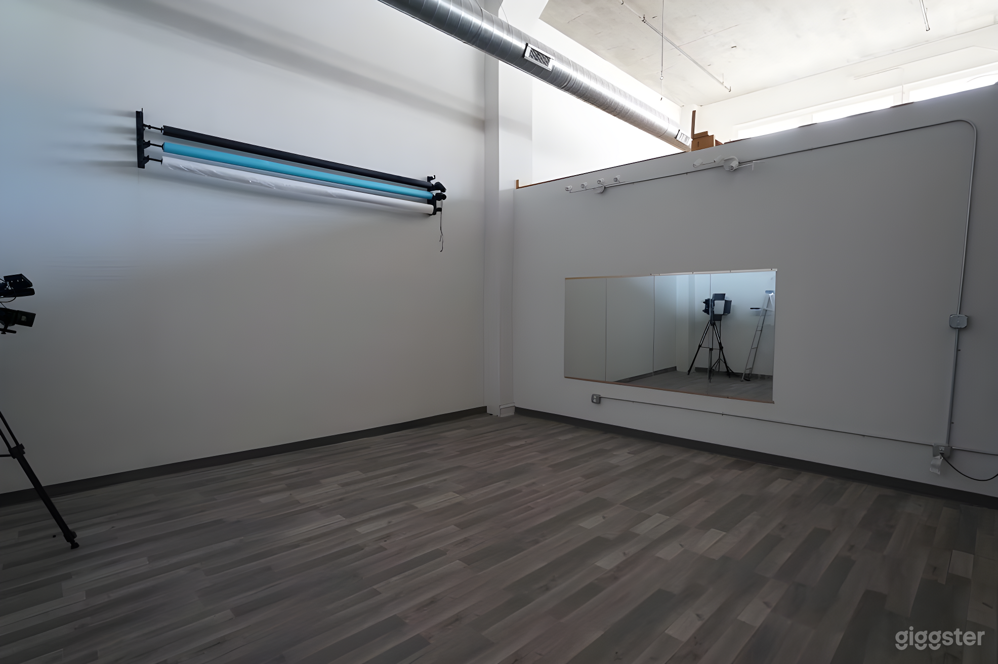 Vibrant Dance/Photography Studio Photo 2