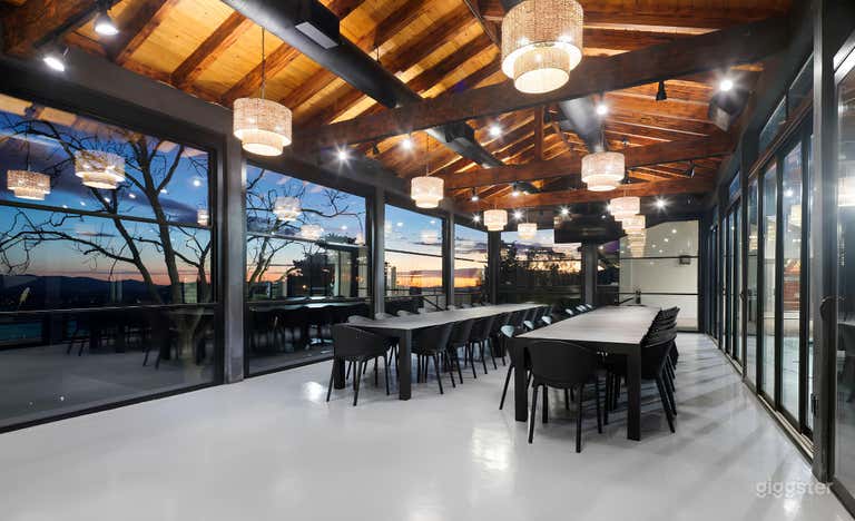  Luxurious Dining Space with Great Views 