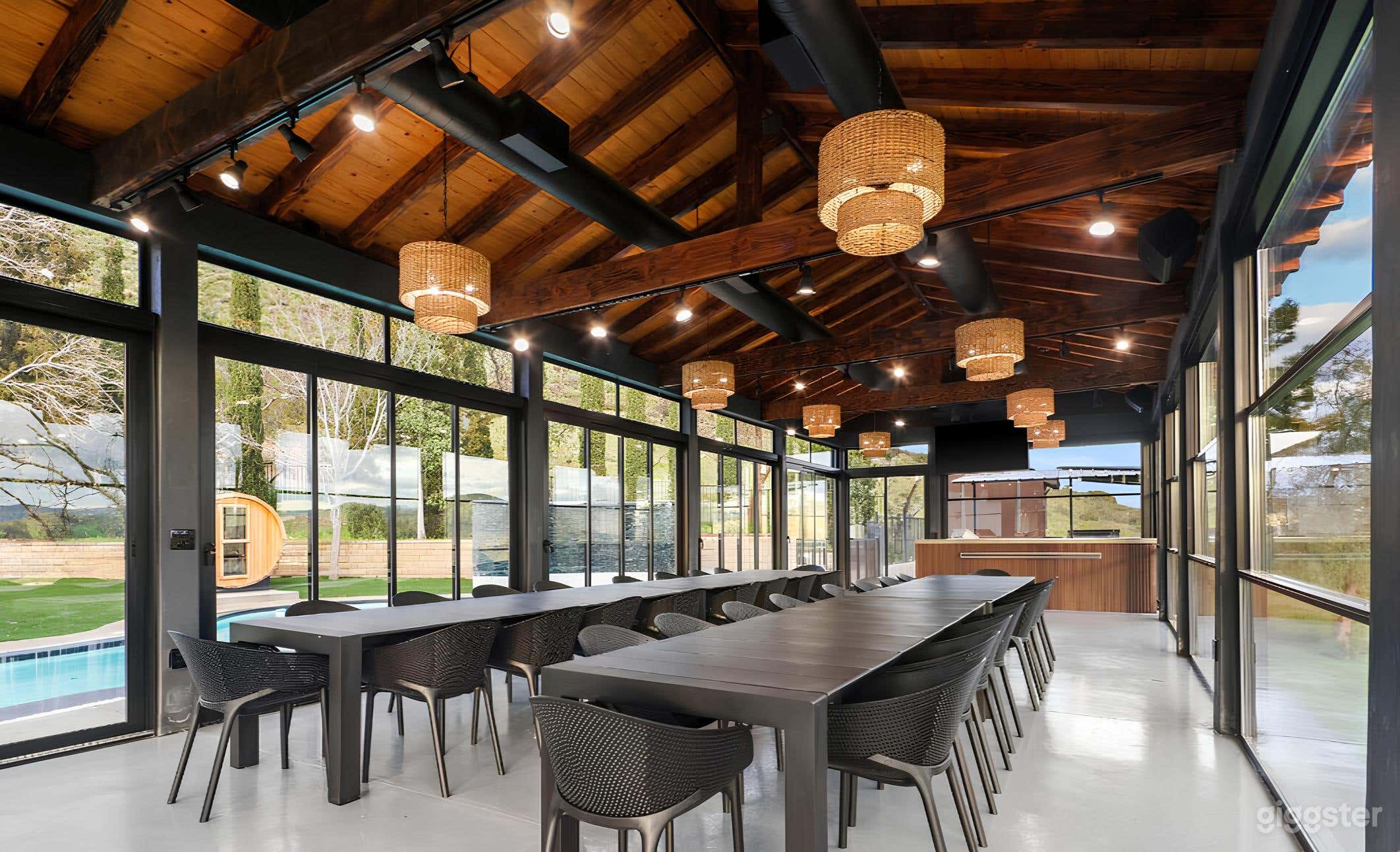 Luxurious Dining Space with Great Views Photo 1