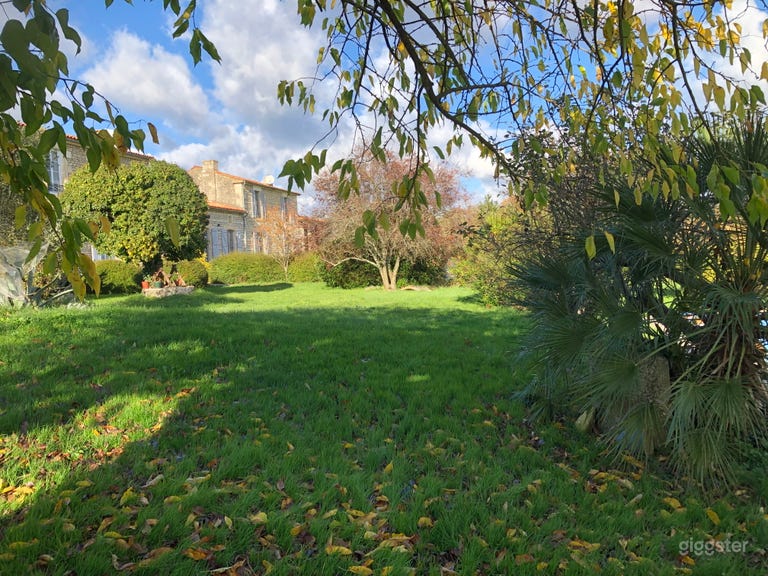  Maison principale face au jardin 