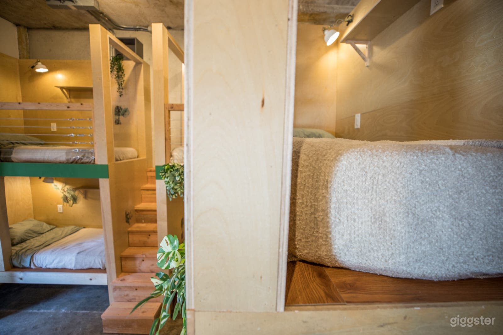 Custom Bunks Co-Living at PodShare Hollywood/Vine Photo 2