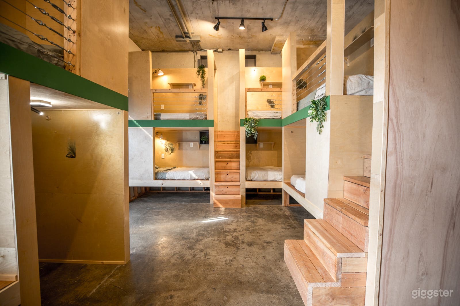Custom Bunks Co-Living at PodShare Hollywood/Vine Photo 1