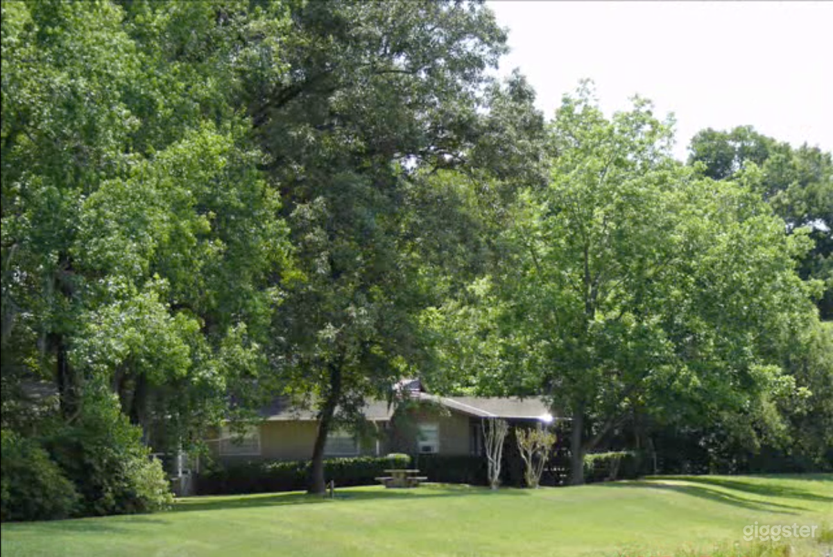 Сharming Lake House in Cleveland Photo 3