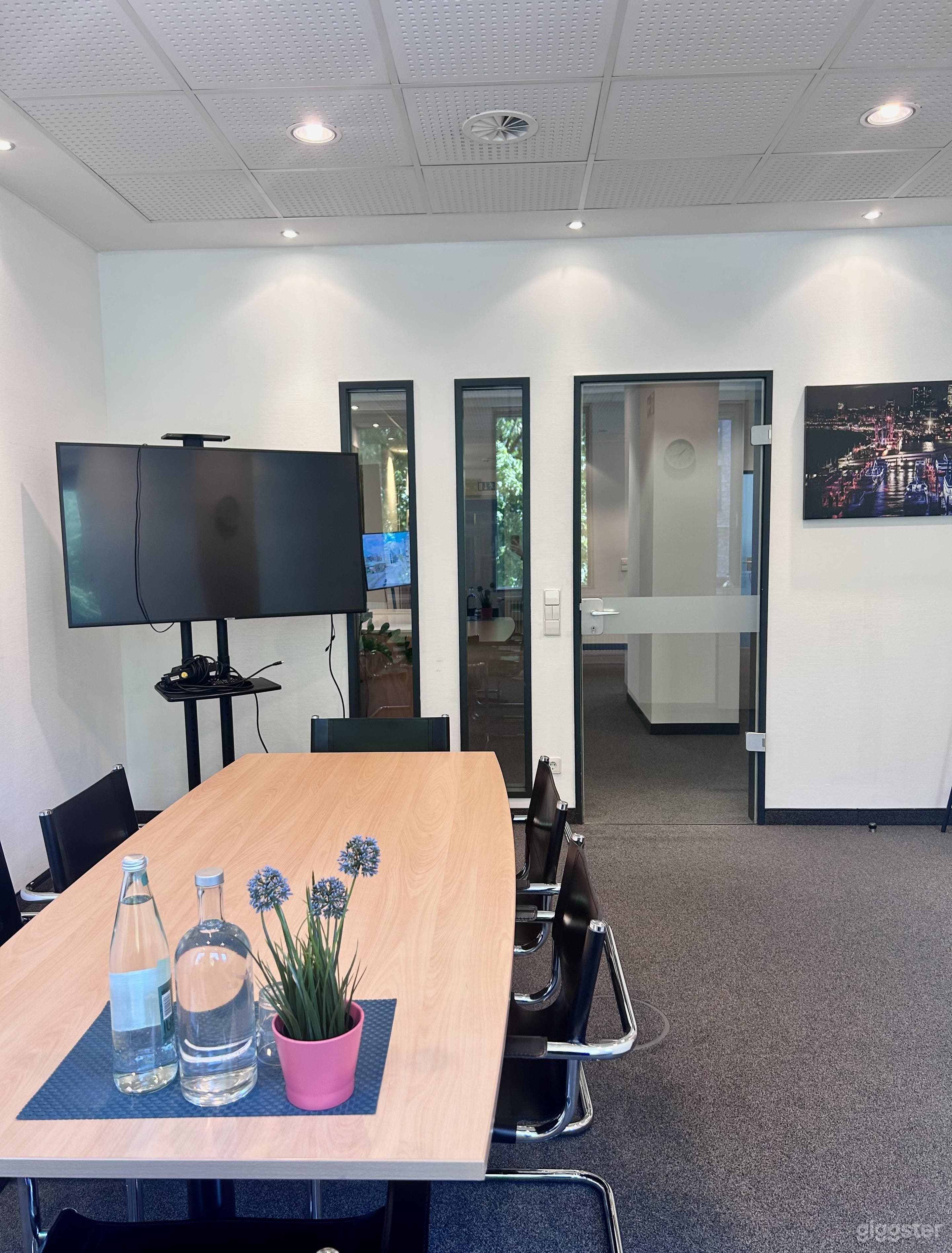Von Borsody | Meeting Room for 8 Photo 3