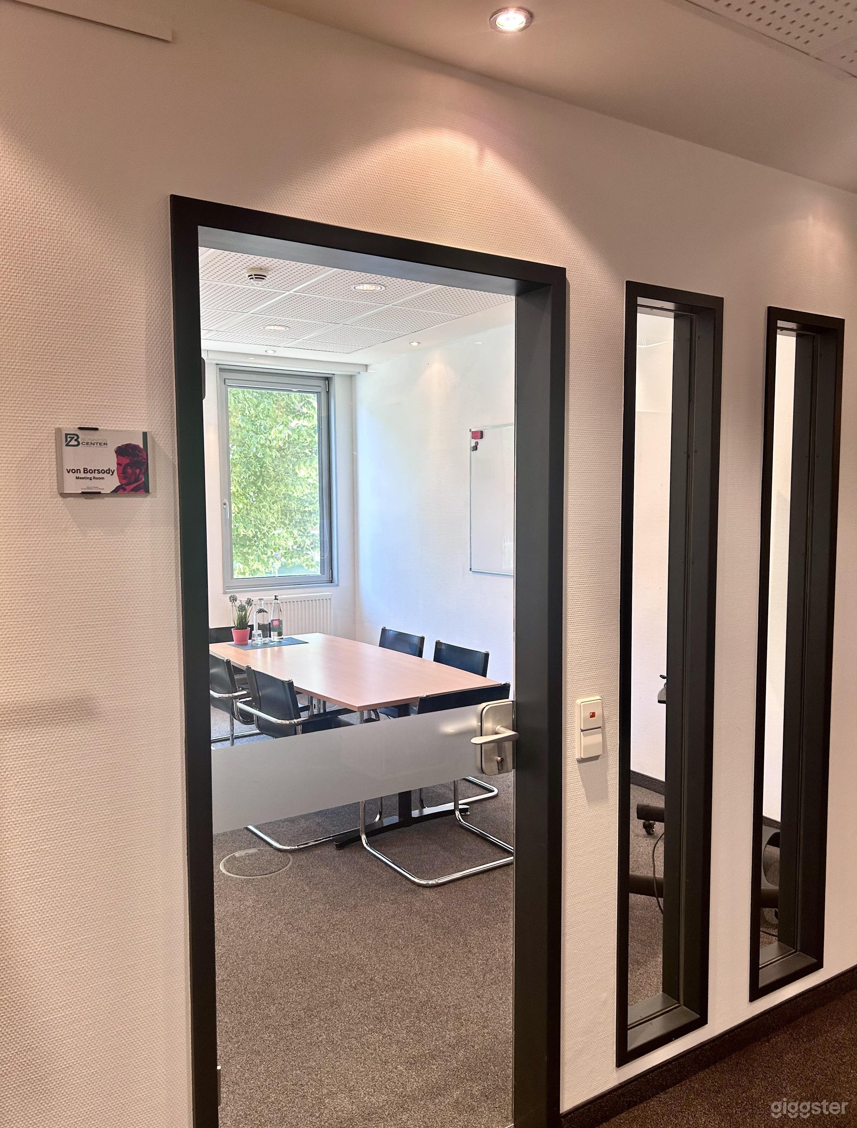 Von Borsody | Meeting Room for 8 Photo 2