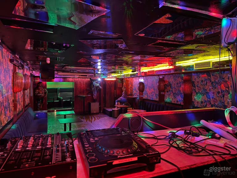  Downstairs Intimate Bar  