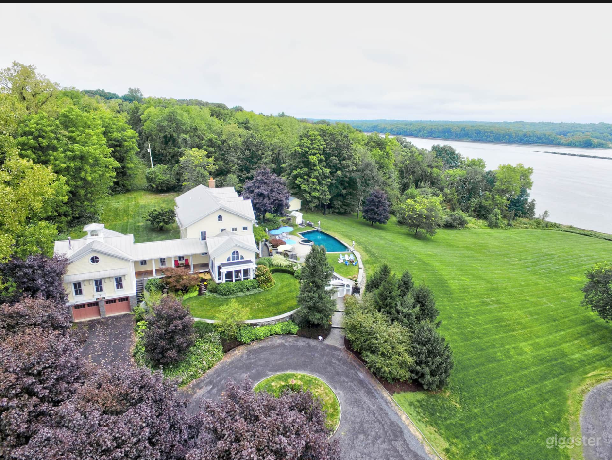 Mansion by Hudson River &amp; Private beach Photo 2