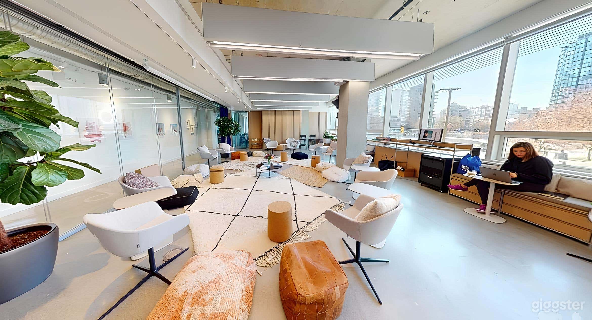 Workshop 326 Room Photo 1