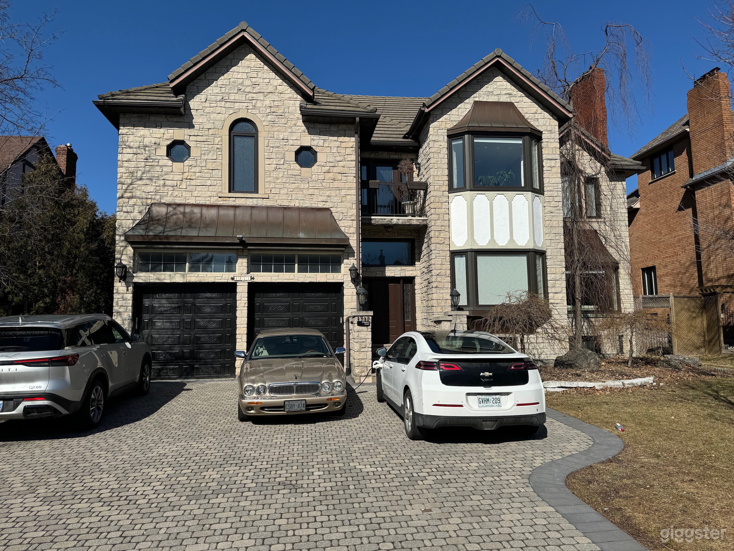 Luxury Mansion in Downtown Toronto Photo 1