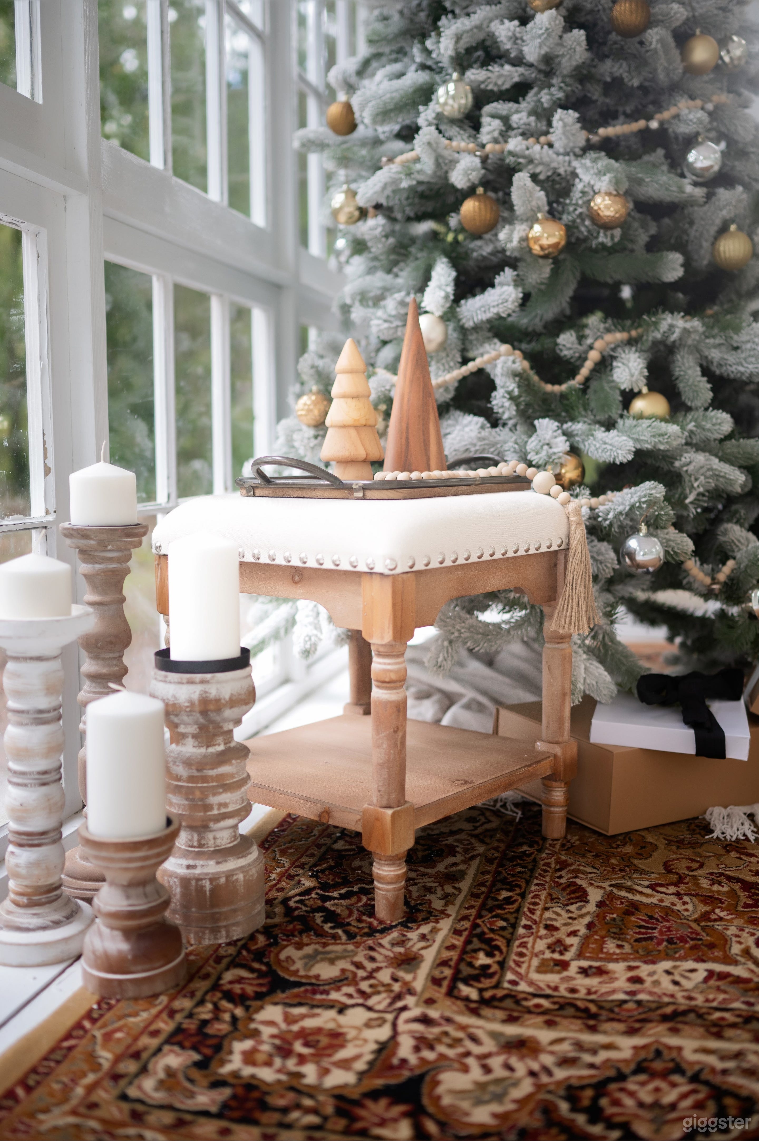 Bright &amp; Airy Greenhouse Photo 3