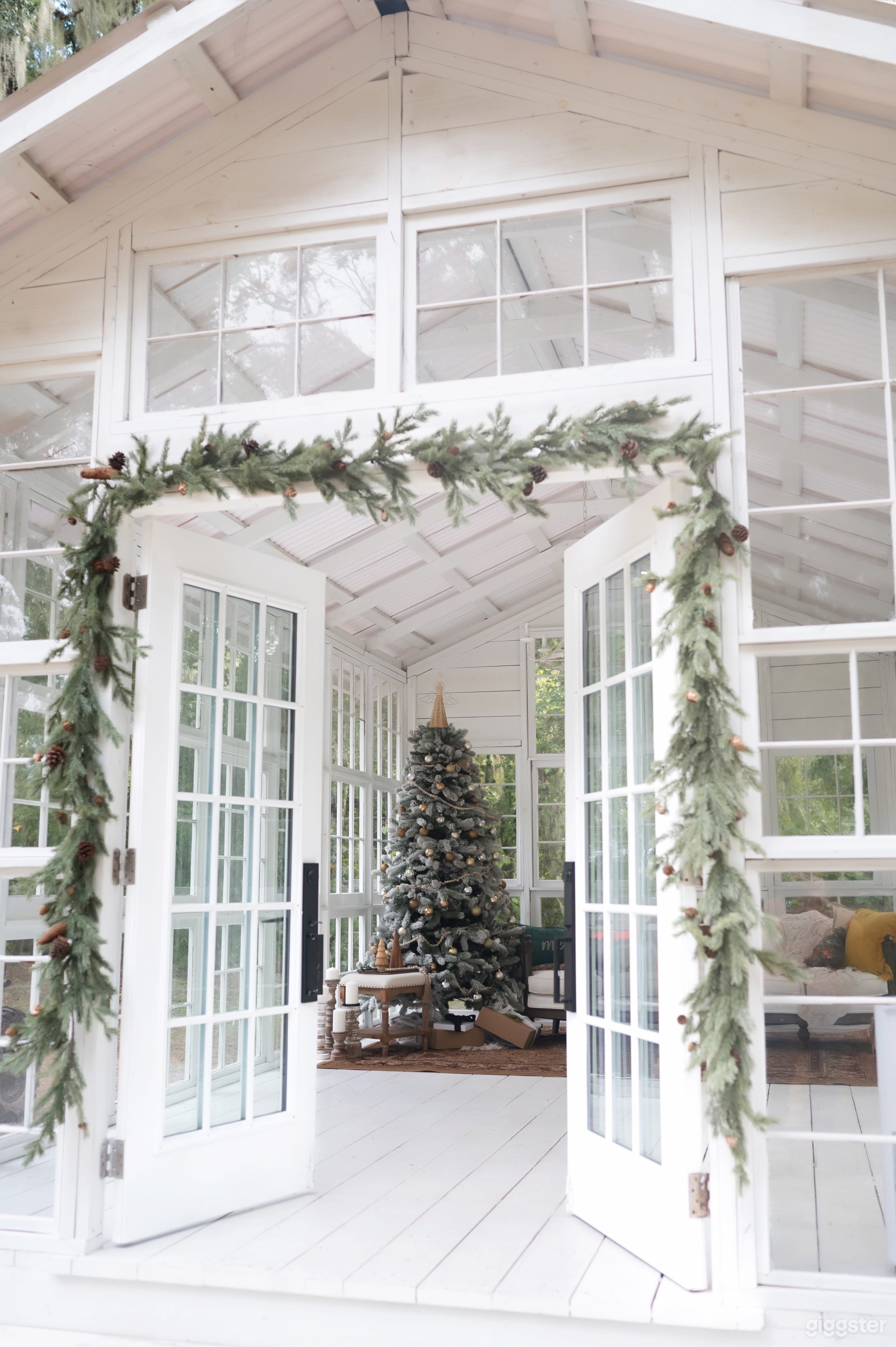 Bright &amp; Airy Greenhouse Photo 2