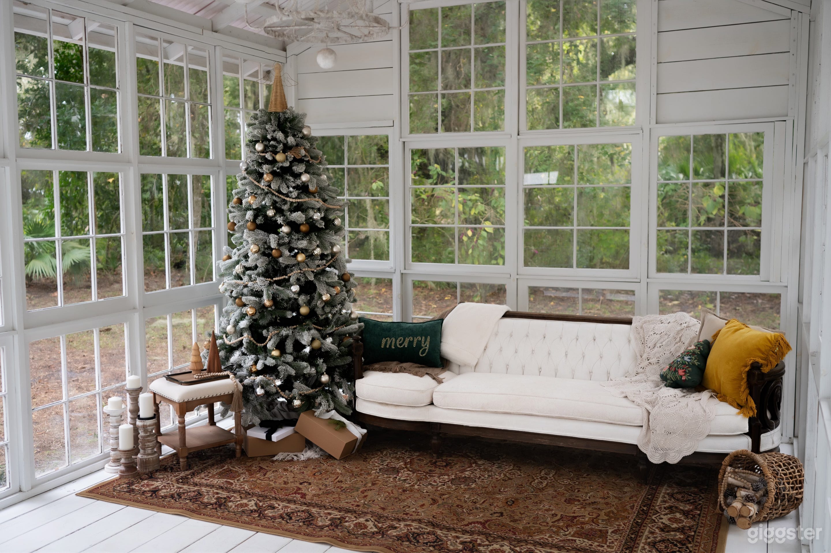 Bright &amp; Airy Greenhouse Photo 1