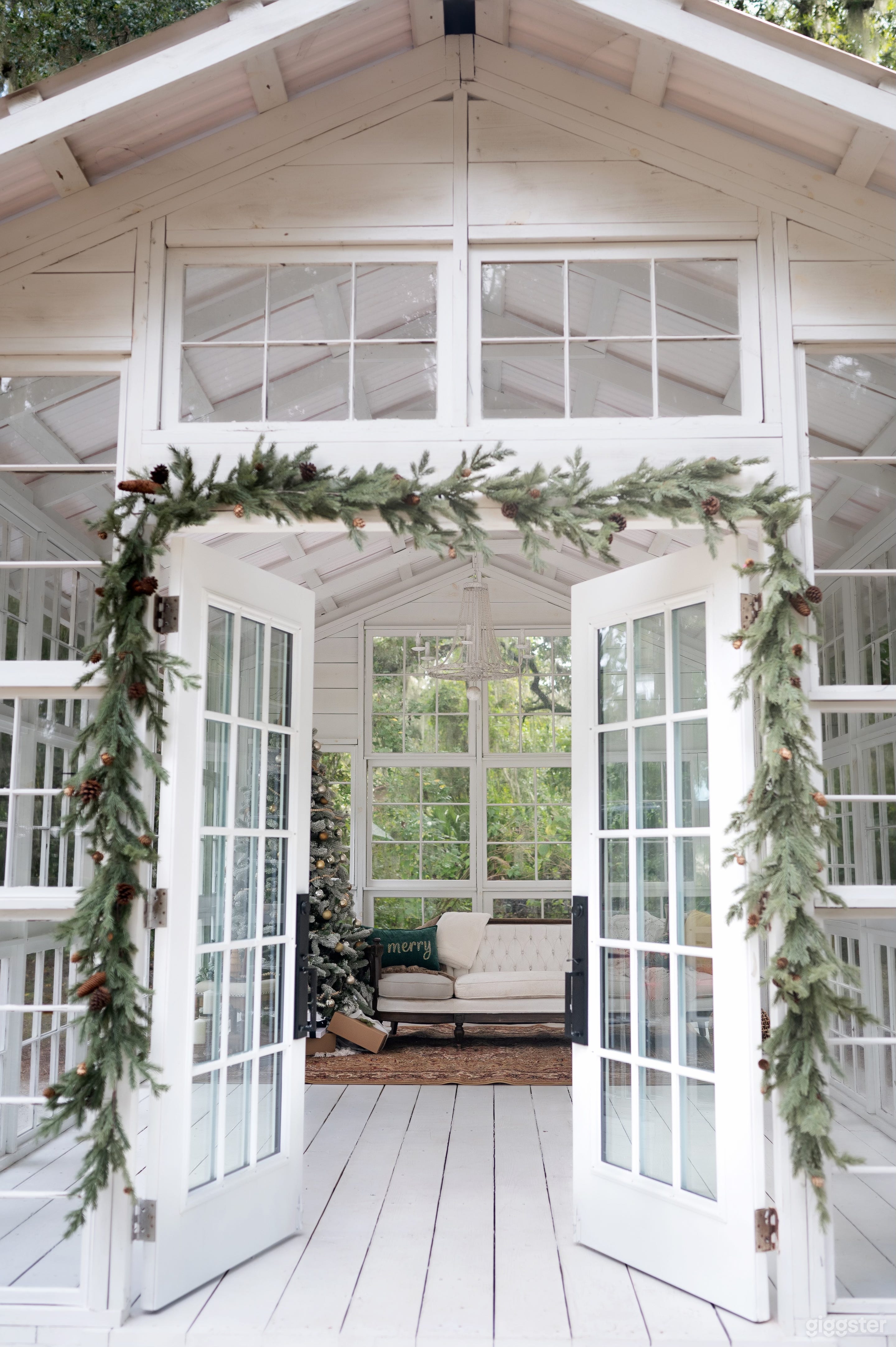 Bright &amp; Airy Greenhouse Photo 4