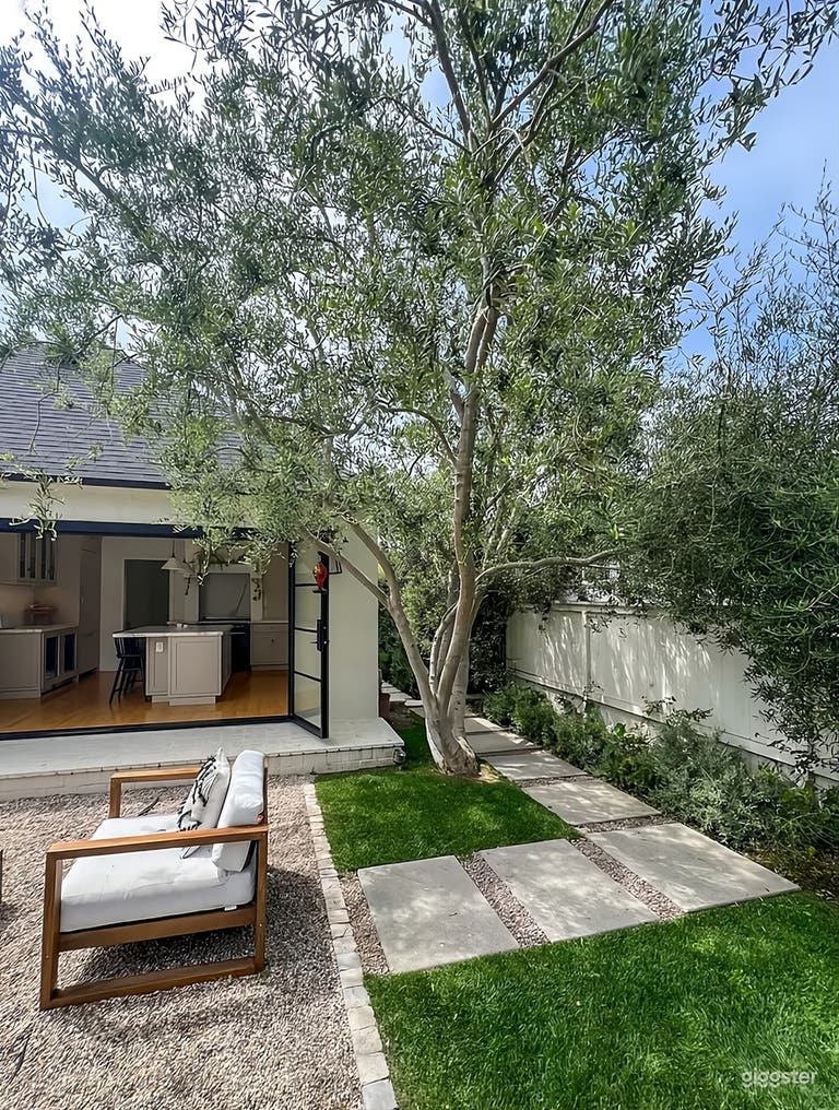  Coastal Backyard Retreat 