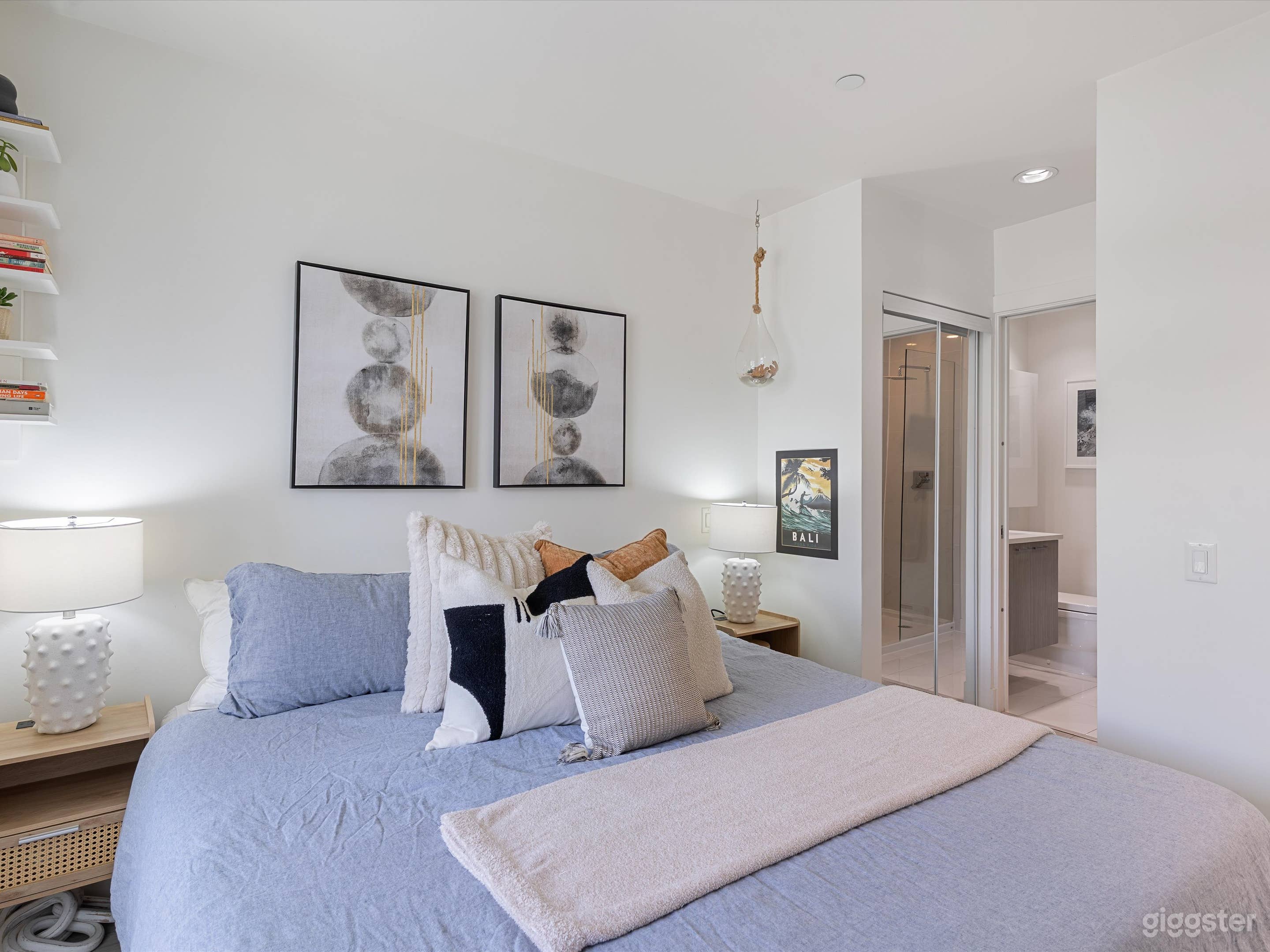 Stunning, bright, modern, 3bdr + den Townhome Photo 3