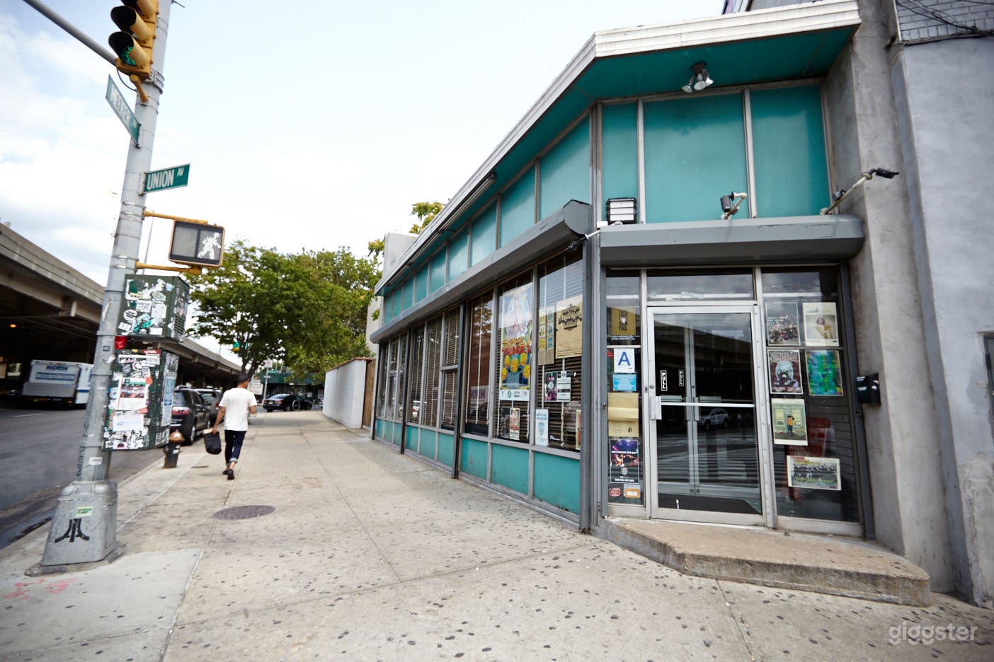 Bar and music venue: Location 5032 Photo 3