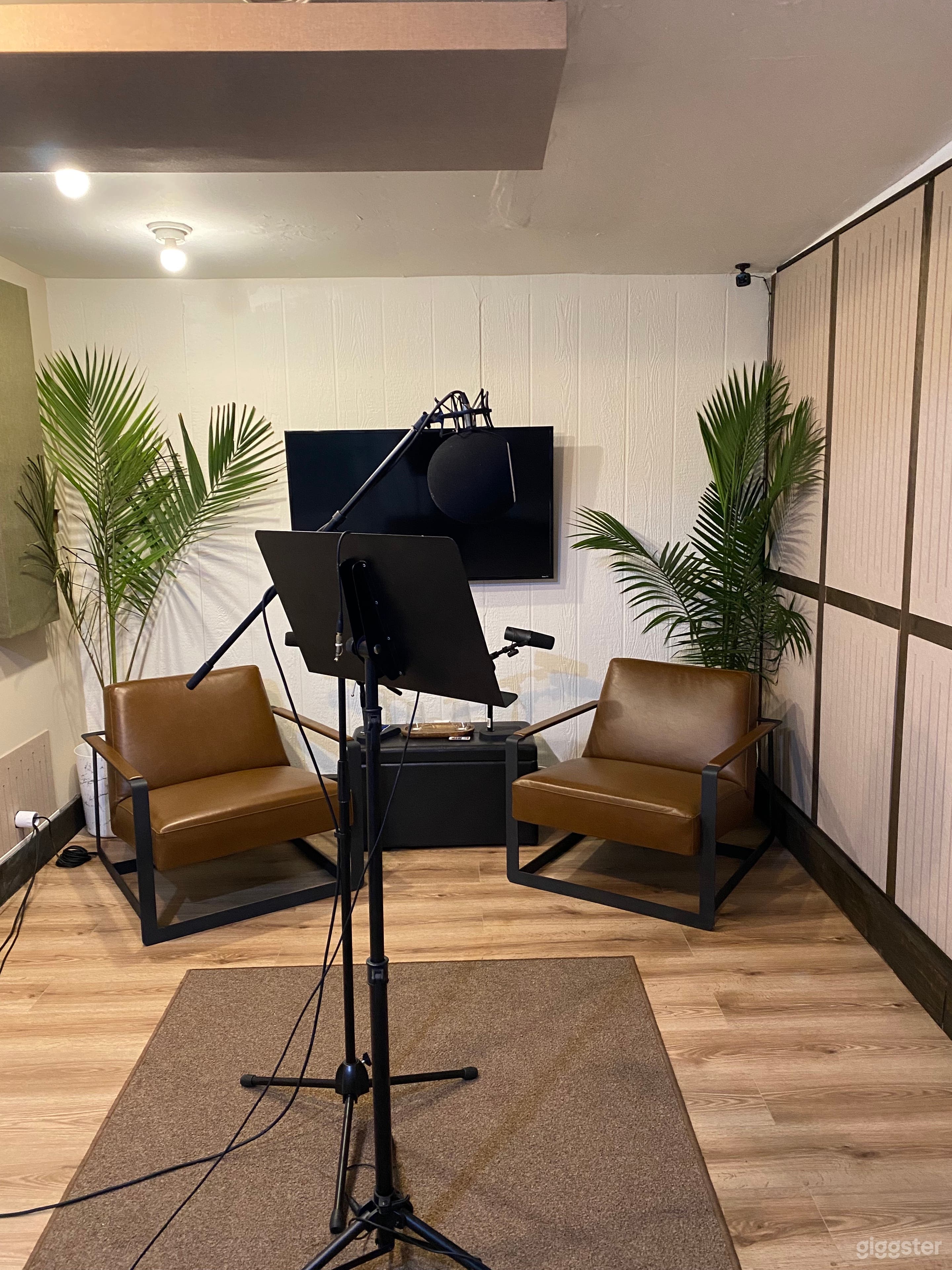  North Hollywood Music Studio and Creative Space Photo 3