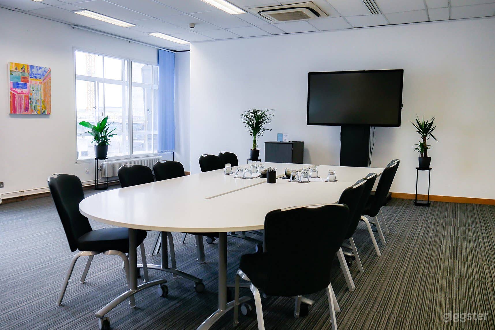 The Henrietta Room Photo 3