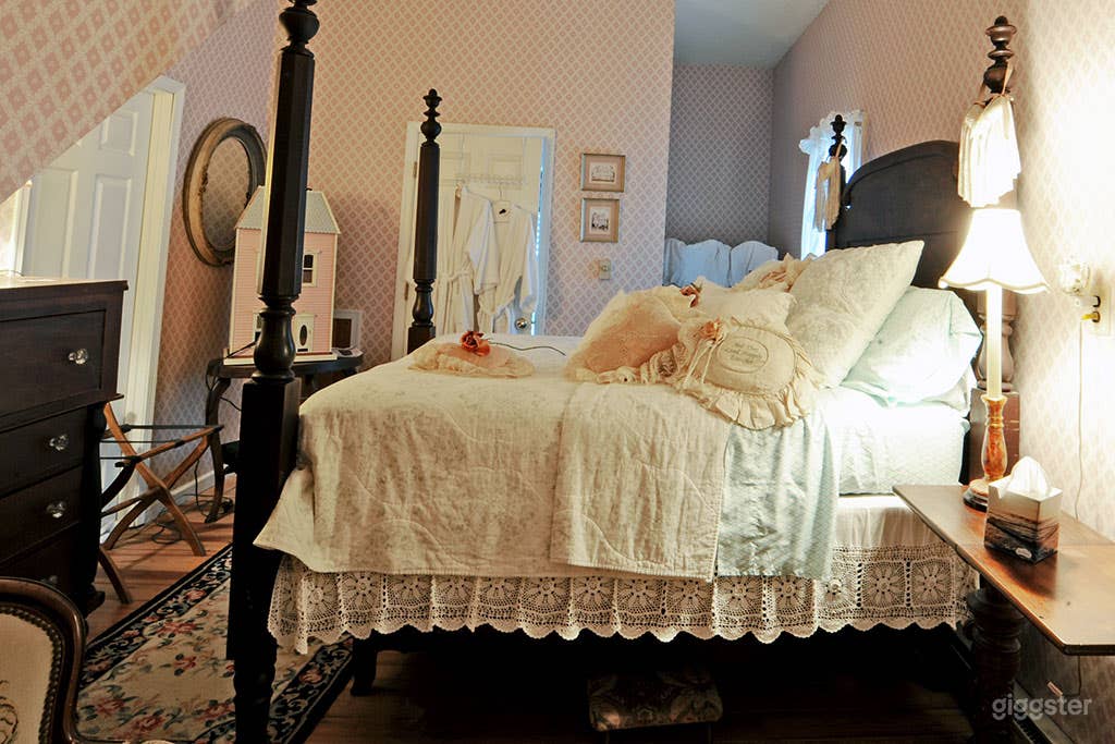 Intimate Sitting Area Photo 2