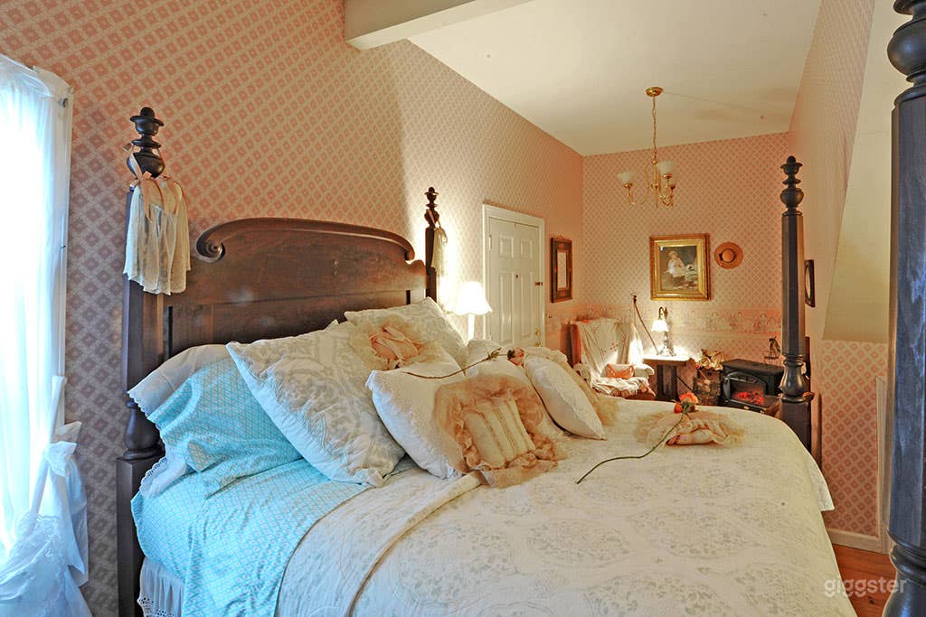 Intimate Sitting Area Photo 1