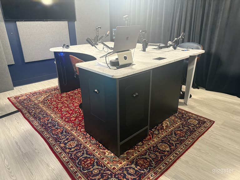  Professional Podcast & Broadcast Studio 