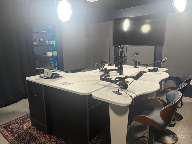  Professional Podcast & Broadcast Studio 