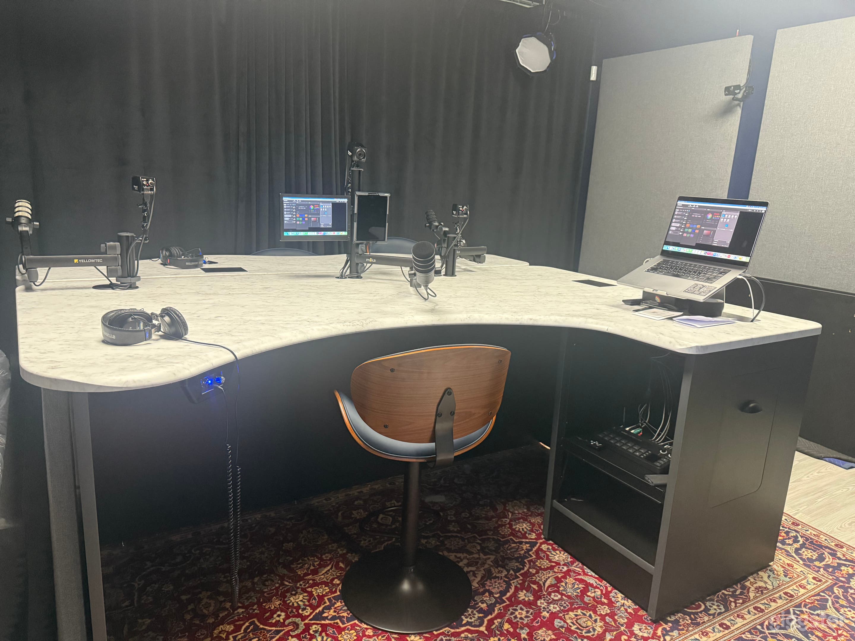 Professional Podcast & Broadcast Studio Photo 4
