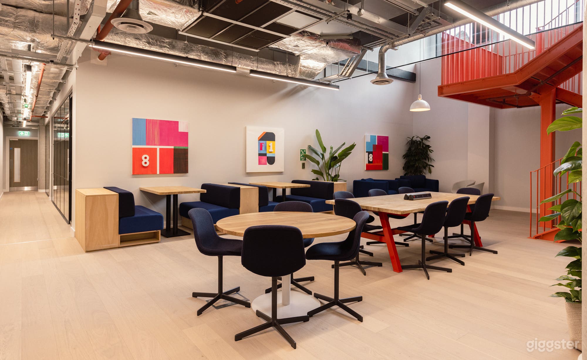 Modern Co-Working Space Photo 2